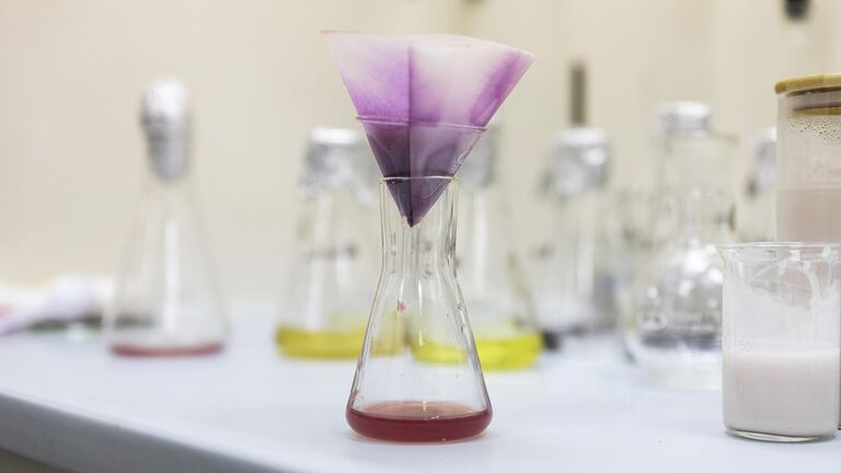 Ученые создали альтернативное молоко с отходами виноделия